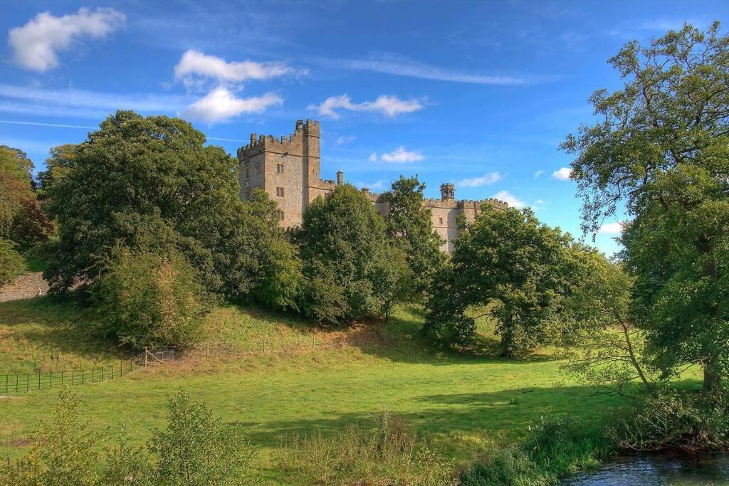 The Belle - A Lovingly Converted Grade II Listed Home From Home In Bakewell Esterno foto